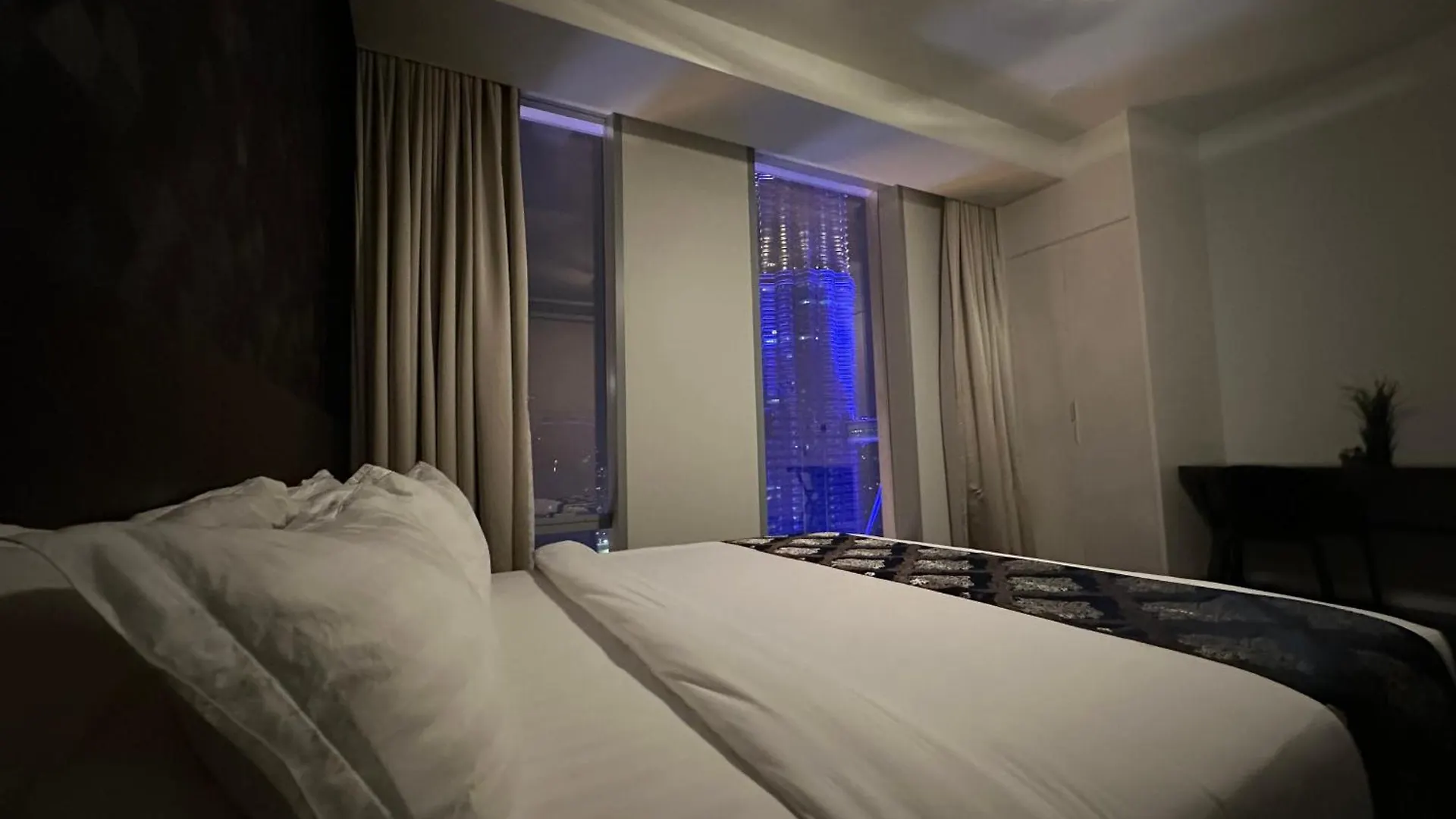 Tropicana The Residences - Klcc By Luxury World كوالالمبور